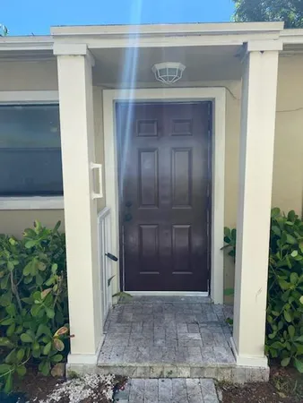$995 | 508 57th Street, Unit 2B, West Palm Beach, FL 33407