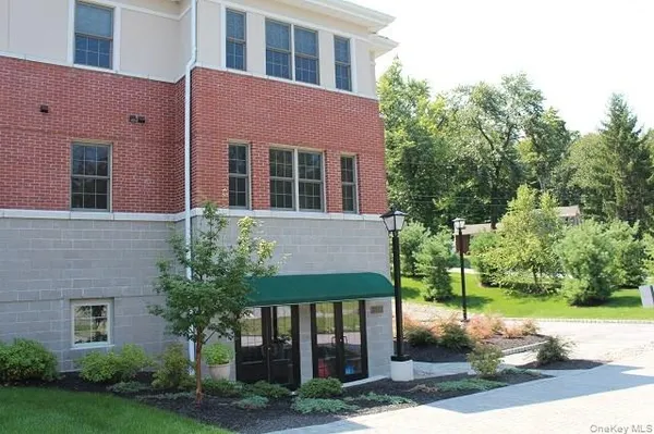 $2,895 | 75 Quaker Avenue, Unit 316, Cornwall, NY 12518