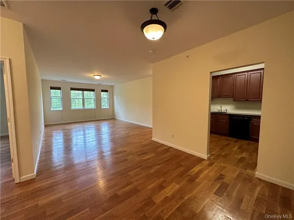 $2,895 | 75 Quaker Avenue, Unit 316, Cornwall, NY 12518