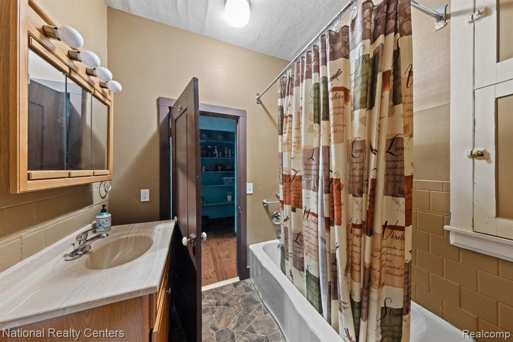404 Main Street Fenton, MI 48430 - Photo 26 of 34 Gallery Image 26
