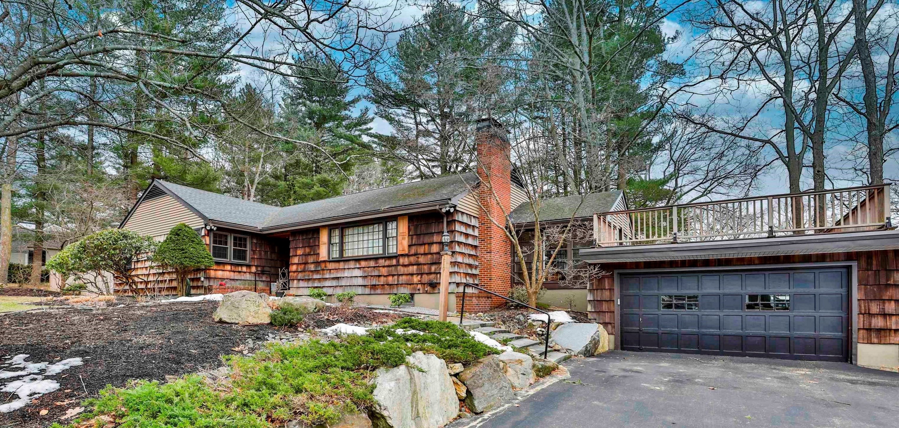 219 North Gate Road Manchester, NH 03104 - Photo 1 of 40 Gallery Image 1