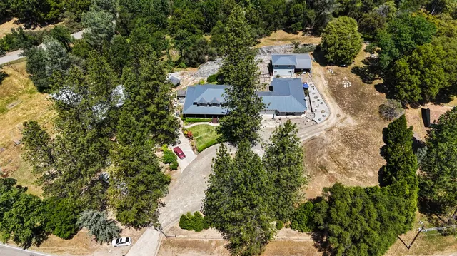 $1,050,000 | 50711 Road 426, Oakhurst, CA 93644