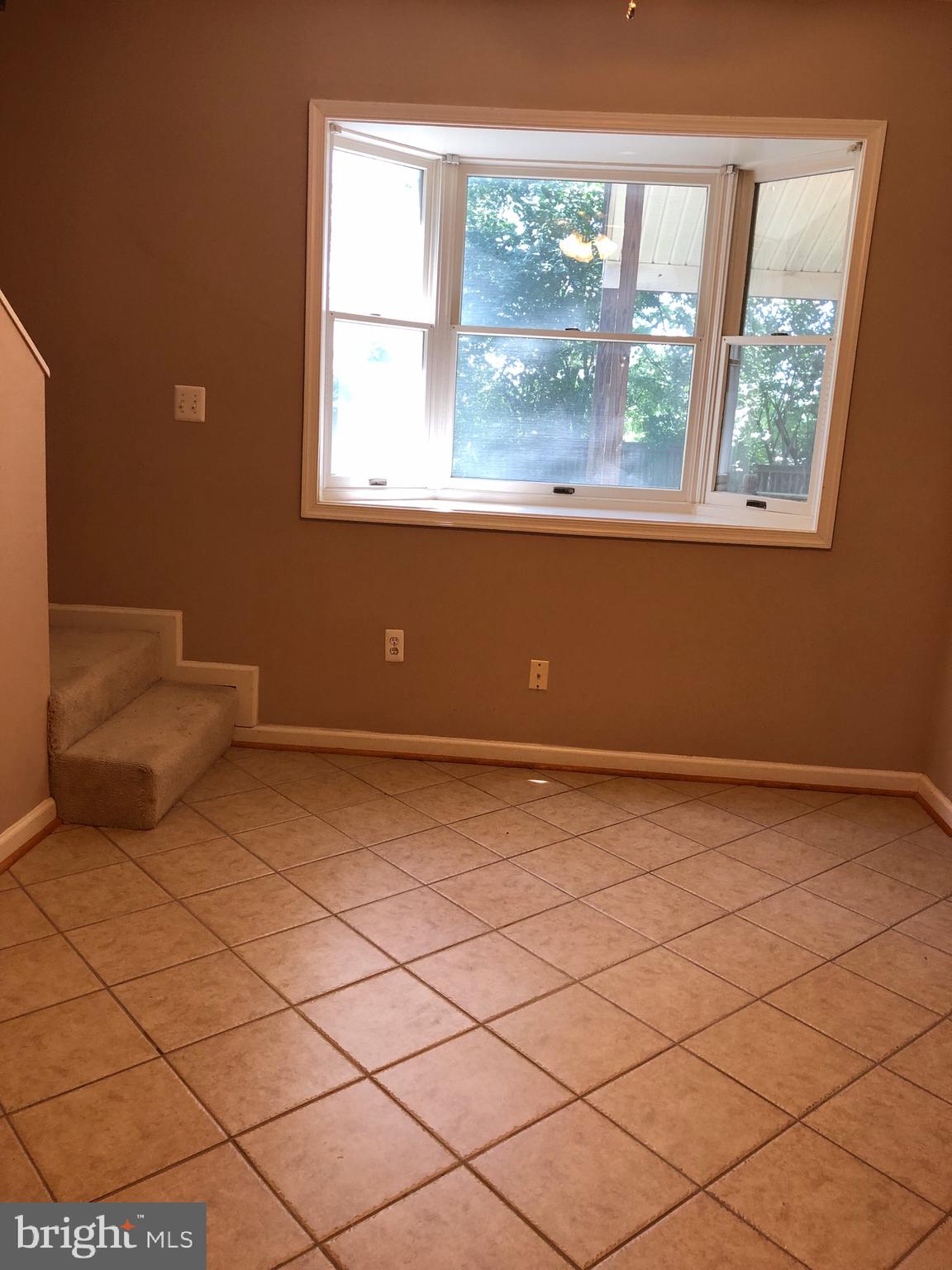 3313 Pendleton Drive Silver Spring, MD 20902 - Photo 15 of 29 Table space with Bay Window looking at yard.