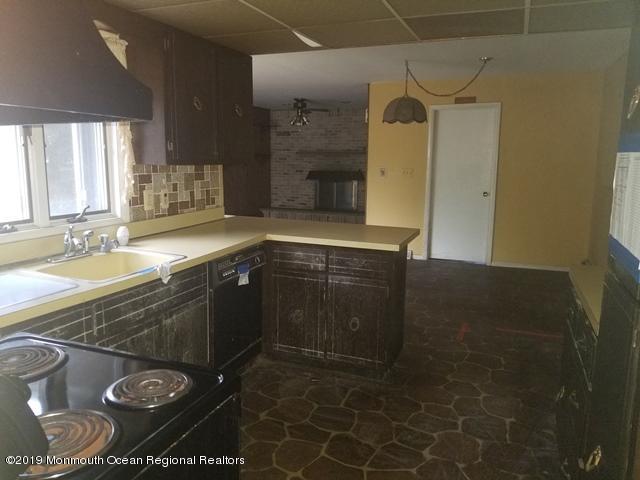351-624621 Kitchen (2)