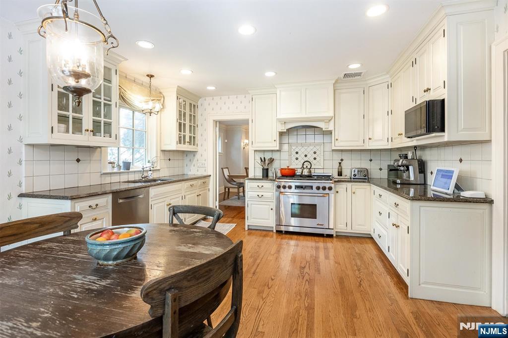 242 Forest Avenue Glen Ridge, NJ 07028 - Photo 17 of 49