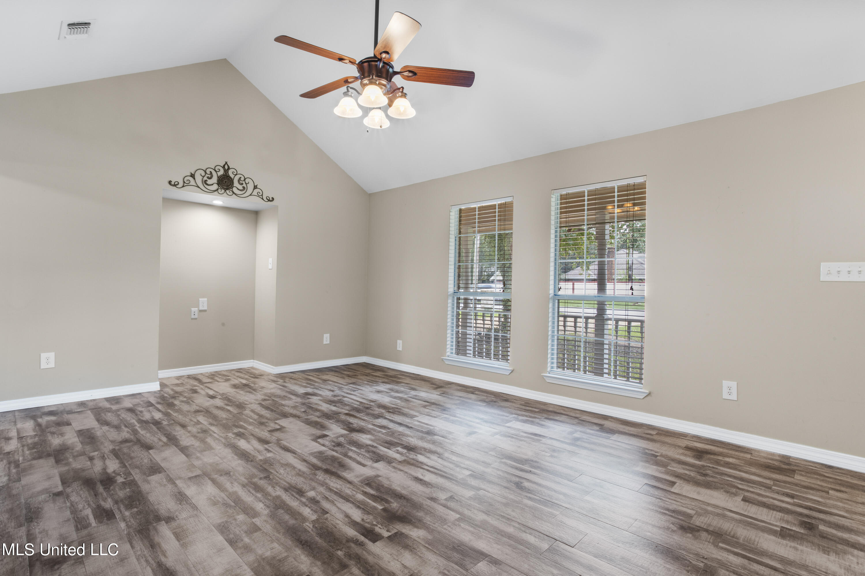 6809 Riviera Drive Biloxi, MS 39532 - Photo 12 of 30 006