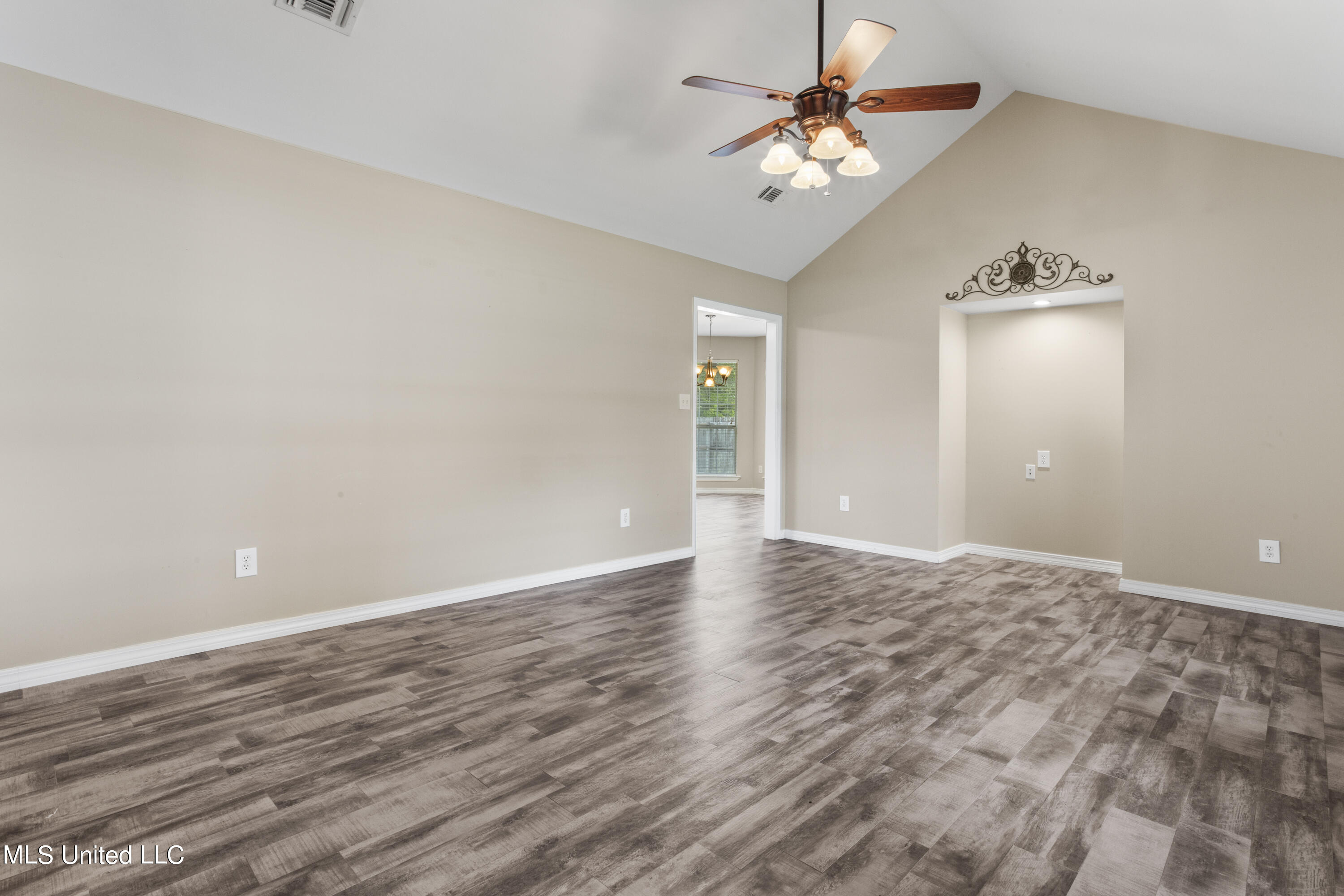 6809 Riviera Drive Biloxi, MS 39532 - Photo 13 of 30 007