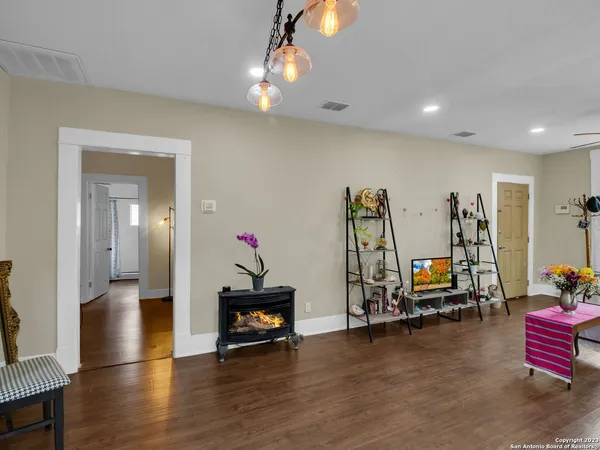 $1,600 | 713 Aransas Avenue, San Antonio, TX 78210