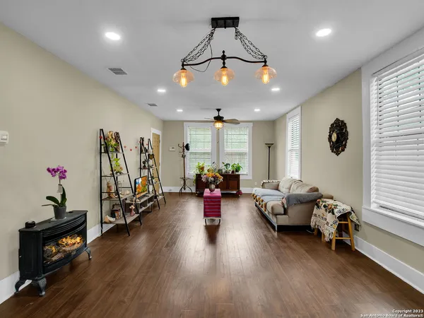 $1,600 | 713 Aransas Avenue, San Antonio, TX 78210