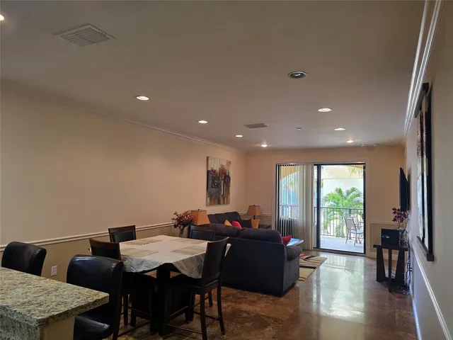 $332,500 | 2351 Lakeview Drive, Unit 208, Sebring, FL 33870