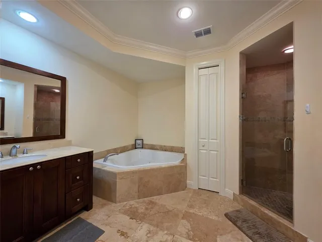 $332,500 | 2351 Lakeview Drive, Unit 208, Sebring, FL 33870