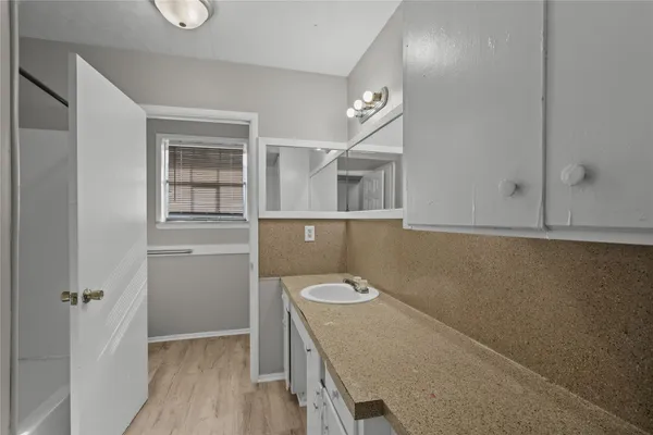 $1,100 | 2729 Main Street, Unit 3, La Marque, TX 77568