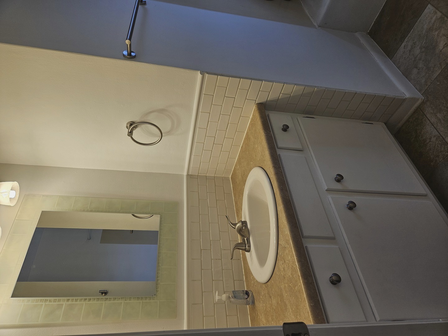 3424 Kimberly Downs Road Davenport, IA 52807 - Photo 9 of 11 a bathroom with a shower