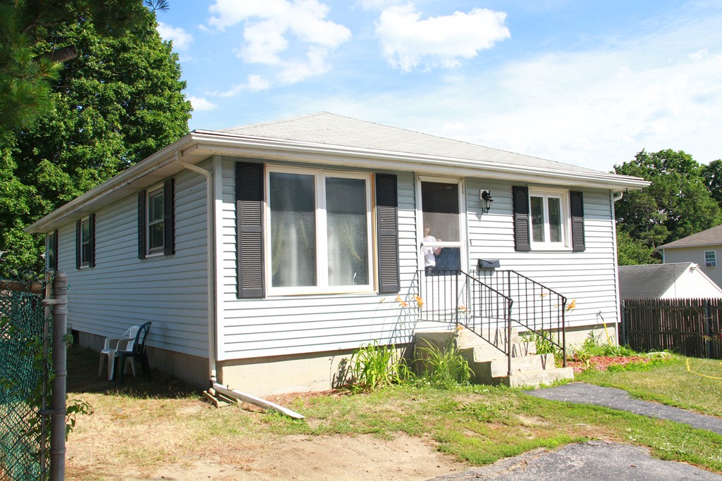 36 Grammont Road Worcester, MA 01607 - Photo 3 of 23 Gallery Image 3