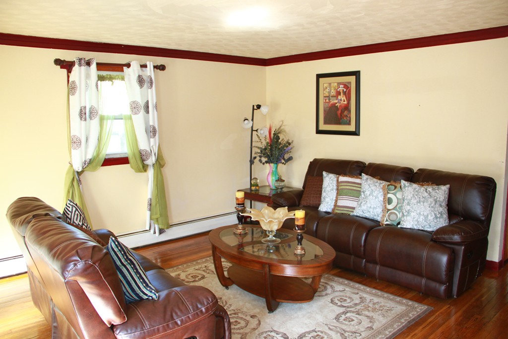 36 Grammont Road Worcester, MA 01607 - Photo 4 of 23 Gallery Image 4