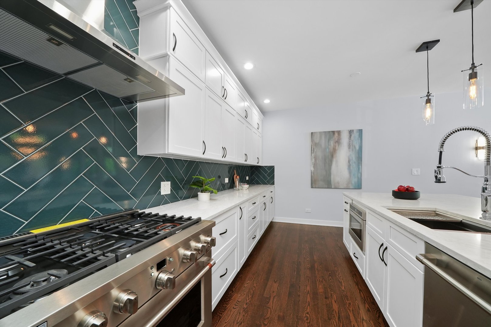 950 North Clark Street, Unit E Chicago, IL 60610 - Photo 20 of 52 a kitchen with lots of counter top space and stainless steel appliances