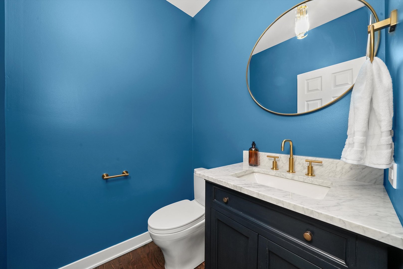 950 North Clark Street, Unit E Chicago, IL 60610 - Photo 28 of 52 a bathroom with a sink and a mirror