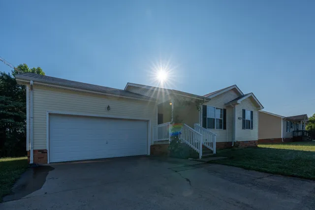 $1,395 | 102 Brandi Court, Oak Grove, KY 42262