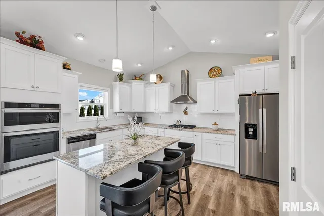 $579,000 | 100 Joseph Court, Washington, IL 61571