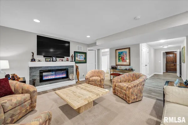 $559,000 | 100 Joseph Court, Washington, IL 61571