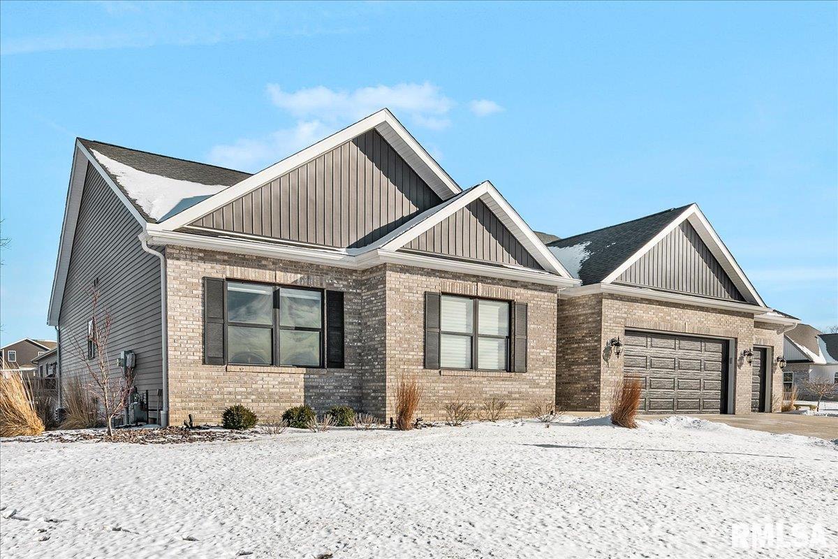 100 Joseph Court Washington, IL 61571 - Photo 3 of 29