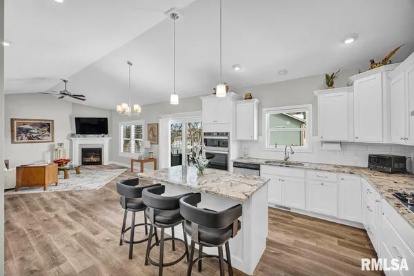 $559,000 | 100 Joseph Court, Washington, IL 61571