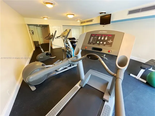 $2,995 | 2300 Northeast 33rd Avenue, Unit 606, Fort Lauderdale, FL 33305