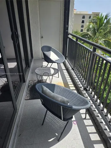 $2,995 | 2300 Northeast 33rd Avenue, Unit 606, Fort Lauderdale, FL 33305