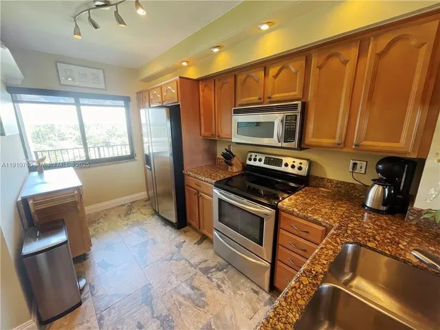 $2,995 | 2300 Northeast 33rd Avenue, Unit 606, Fort Lauderdale, FL 33305