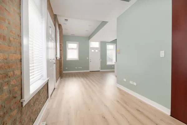 $1,850 | 1303 West Flournoy Street, Unit 1R, Chicago, IL 60607