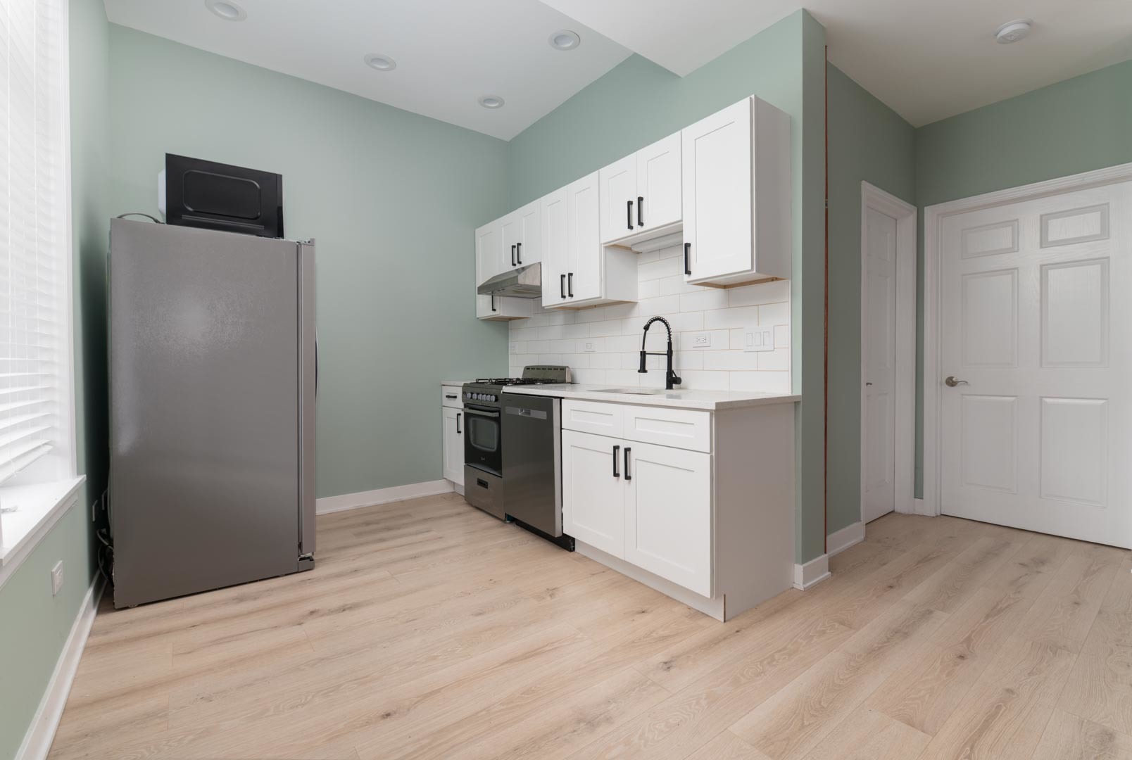 1303 West Flournoy Street, Unit 1R Chicago, IL 60607 - Photo 5 of 10