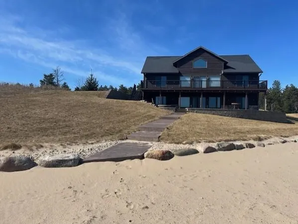 $749,999 | W5698 Westwater Circle, New Lisbon, WI 53950