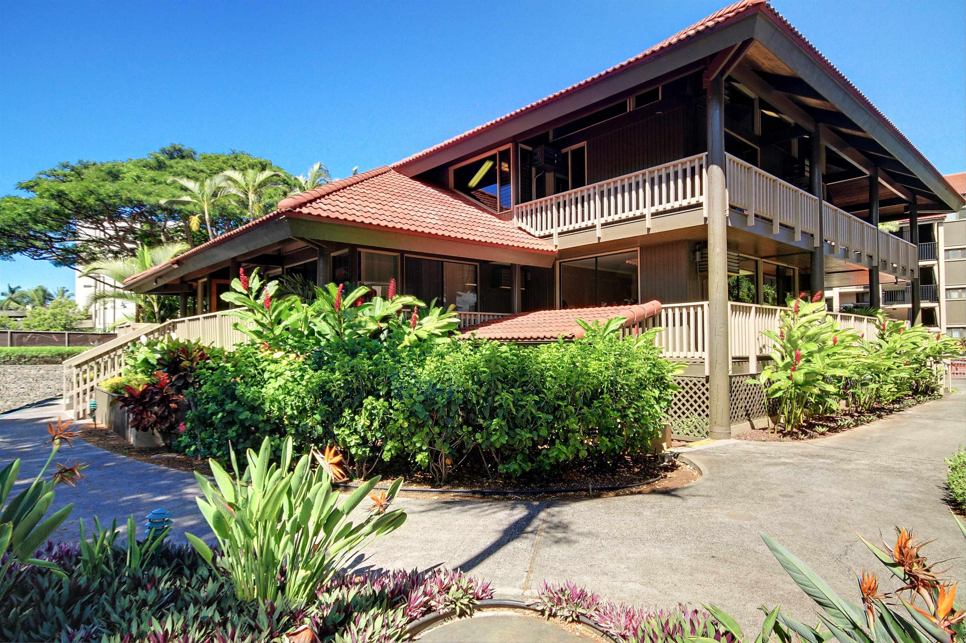 3543 Lower Honoapiilani Road, Unit K403 Lahaina, HI 96761 - Photo 20 of 29 a front view of a house with a yard
