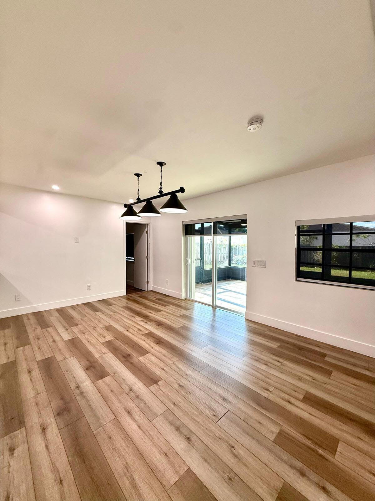 4411 Thomas Street Hollywood, FL 33021 - Photo 7 of 30 71