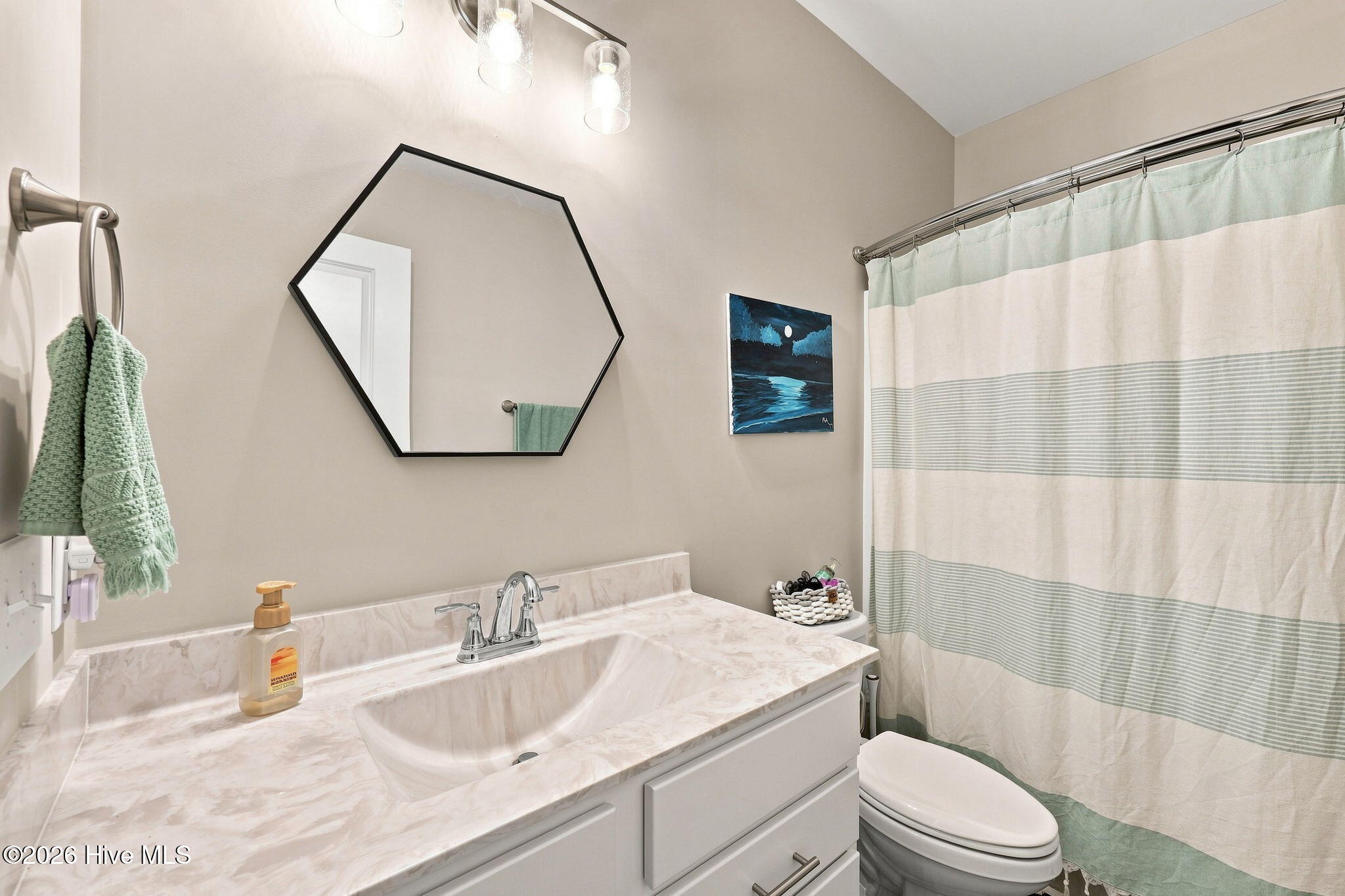 560 North Ridgecrest Street Aberdeen, NC 28315 - Photo 26 of 48 guest bath main floor