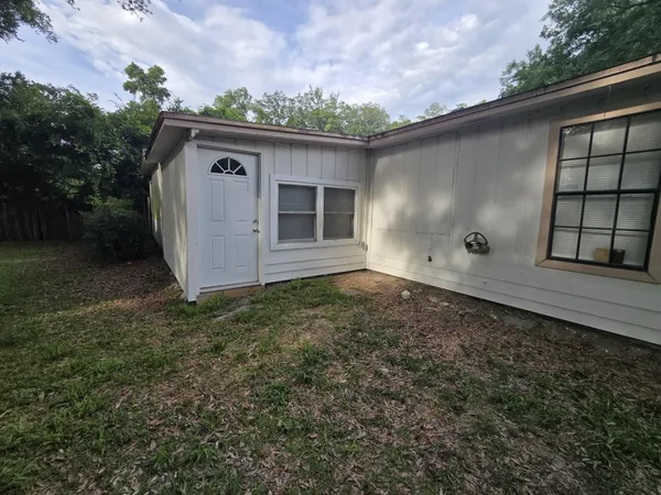 $1,695 | 5889 Cypress Circle, Tallahassee, FL 32303