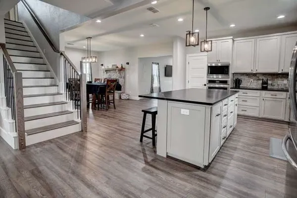 $774,000 | 1345 East Old Hallettsville Road, Flatonia, TX 78941
