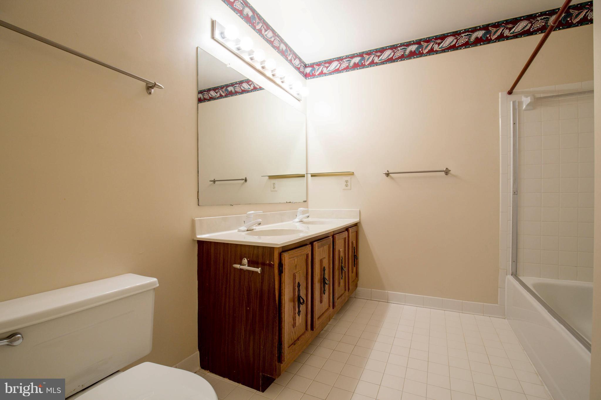 8589 Raglan Road Vienna, VA 22182 - Photo 17 of 23 Bath (Master)