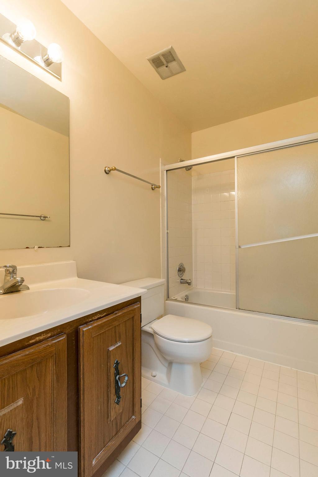 8589 Raglan Road Vienna, VA 22182 - Photo 20 of 23 Bath
