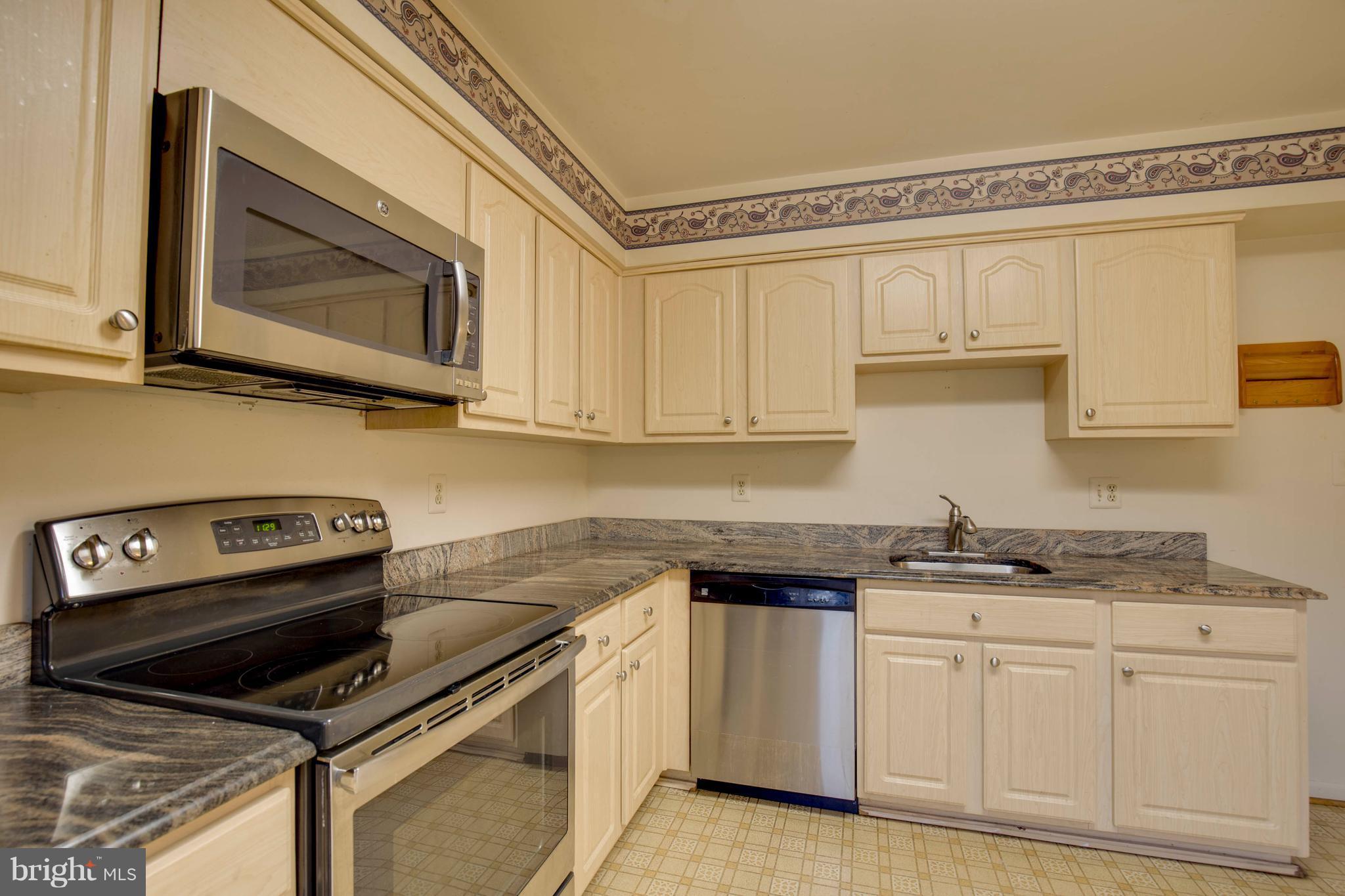 8589 Raglan Road Vienna, VA 22182 - Photo 7 of 23 Kitchen