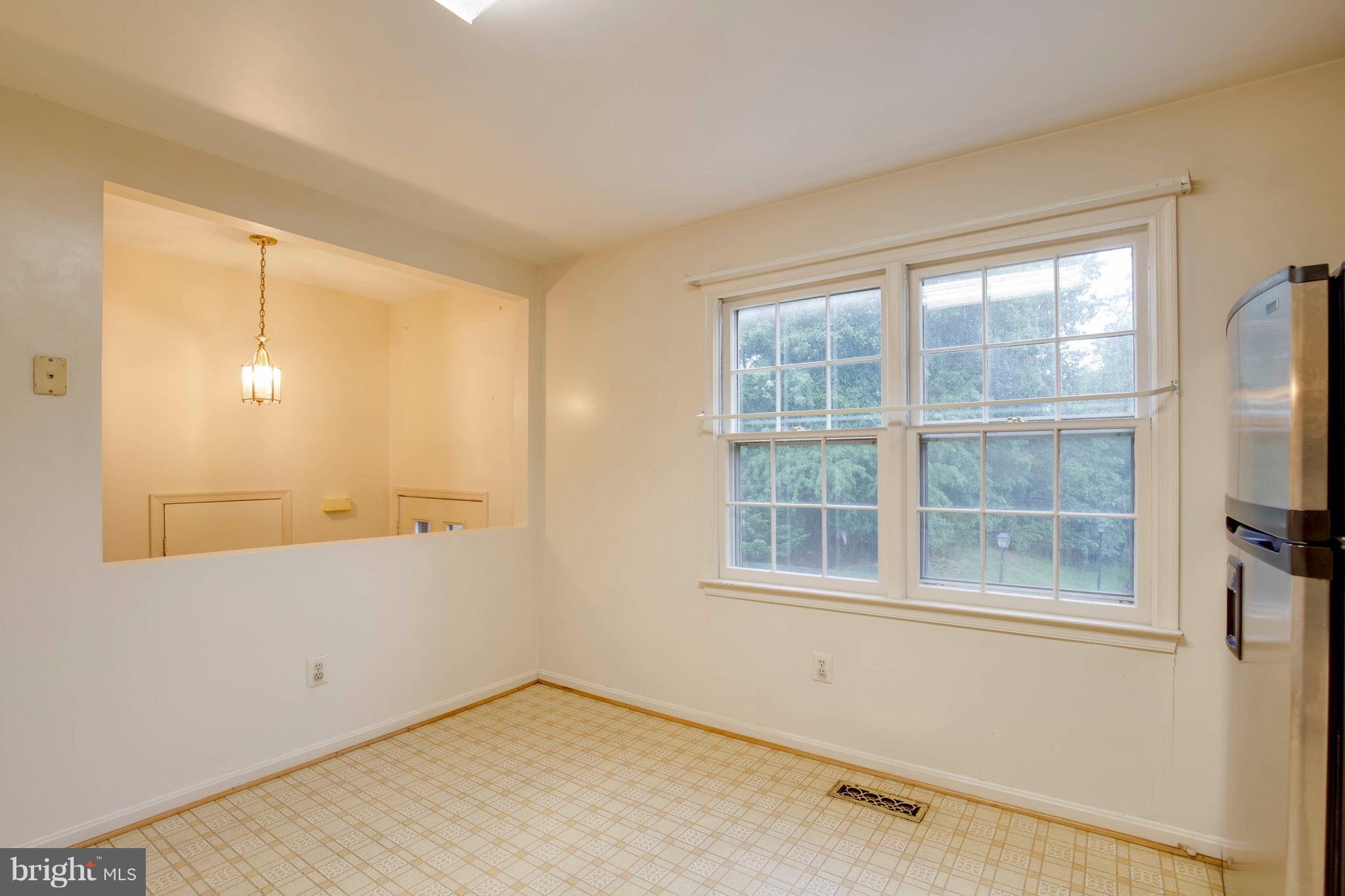 8589 Raglan Road Vienna, VA 22182 - Photo 9 of 23 Kitchen