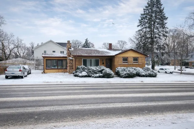 $2,800 | 5440 Benton Avenue, Downers Grove, IL 60515