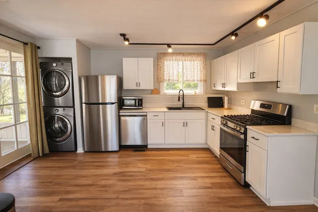 $2,800 | 5440 Benton Avenue, Downers Grove, IL 60515