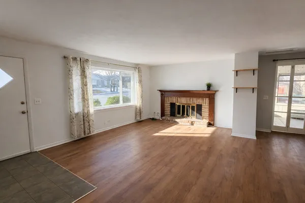 $2,495 | 5440 Benton Avenue, Downers Grove, IL 60515