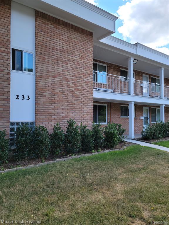 233 1st Street, Unit #2 Rochester, MI 48307 - Photo 2 of 9