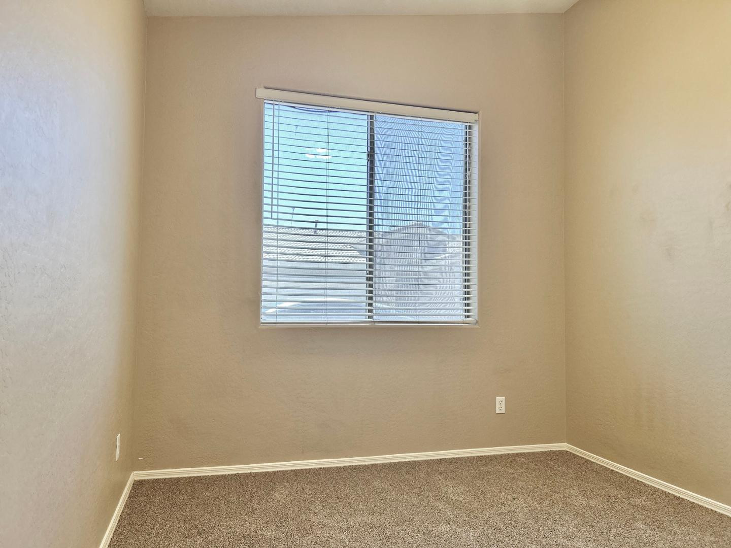 6660 East Roland Street Mesa, AZ 85215 - Photo 10 of 17 an empty room with a window