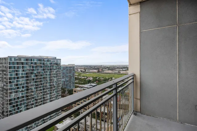 $599,900 | 1250 South Michigan Avenue, Unit 2704, Chicago, IL 60605