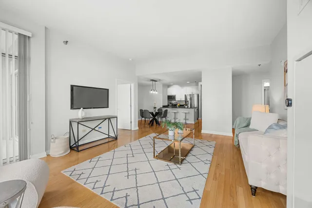 $599,900 | 1250 South Michigan Avenue, Unit 2704, Chicago, IL 60605
