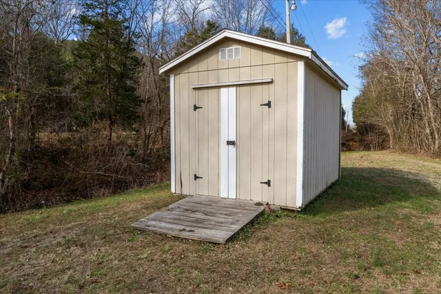 $520,000 | 25 Cardinal Road, Linden, TN 37096