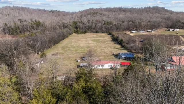 $520,000 | 25 Cardinal Road, Linden, TN 37096